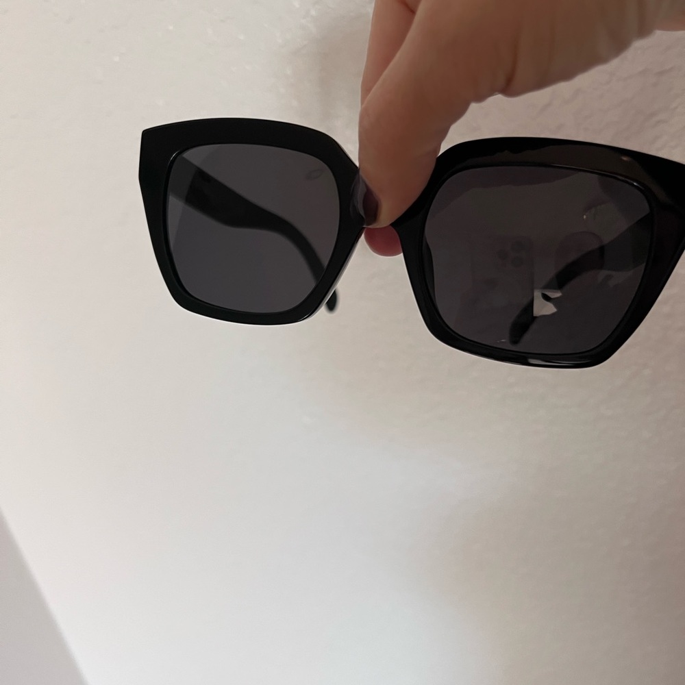 NEW-  AUTHENTIC 2023 CELINE sunglasses with box, dust bag and case. - Picture 10 of 13